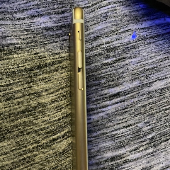 iPhone 6s great condition - Picture 3 of 3